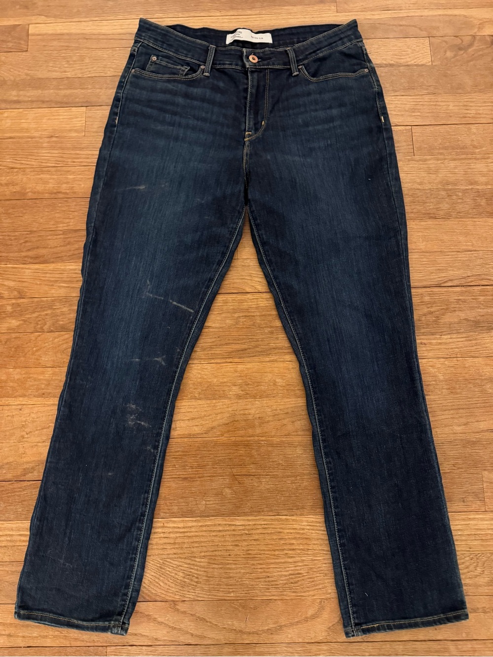 Levi's Women's Mid Rise Slim Jeans - Size 12/ W31 L30 (Actual Inseam 29)
 b56